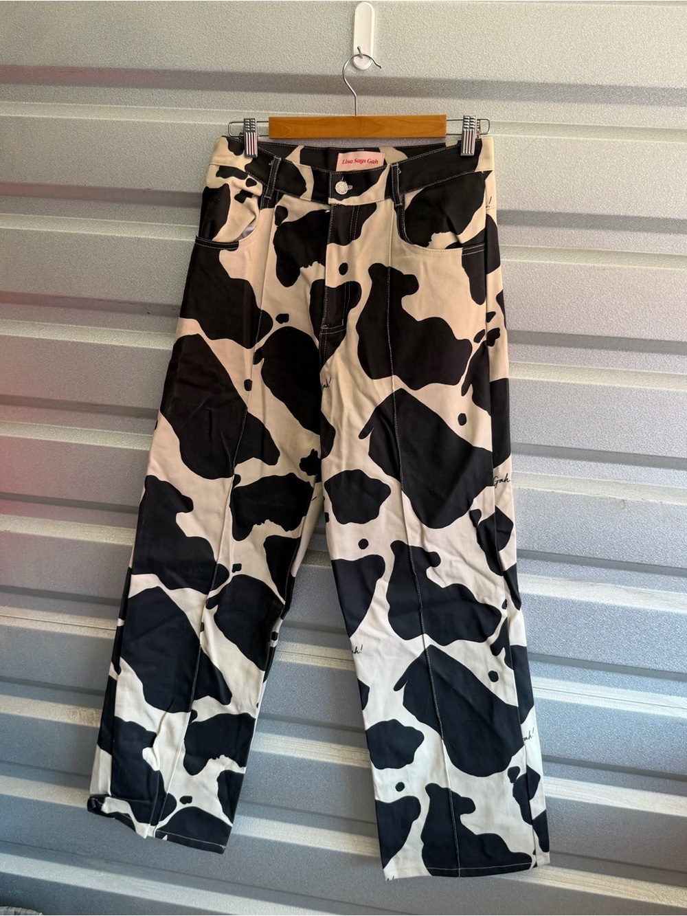 Lisa Says Gah Robyn Jean in cow - Picture 2 of 8